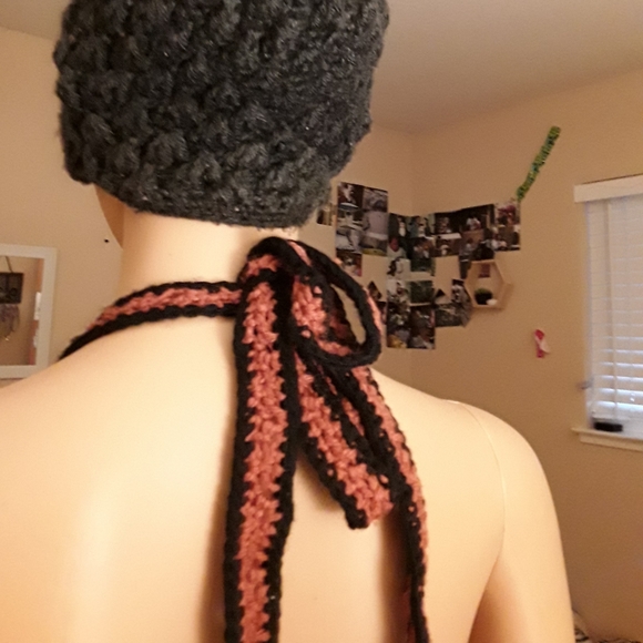 I make/design clothing and accessories with yarn - Picture 2 of 4